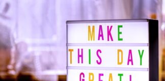 Czy zdejmować folię z tabletki Finish?