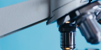 Jak założyć soczewki po raz pierwszy?